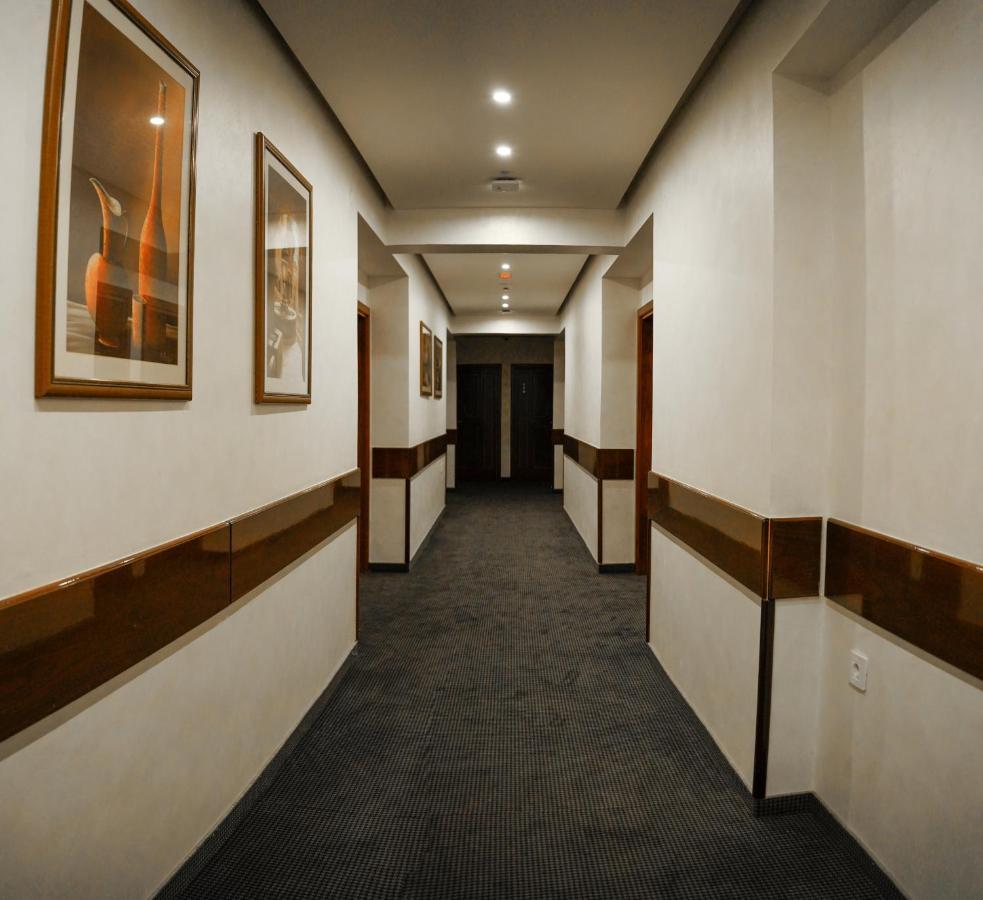 Hotel Лакташи Экстерьер фото