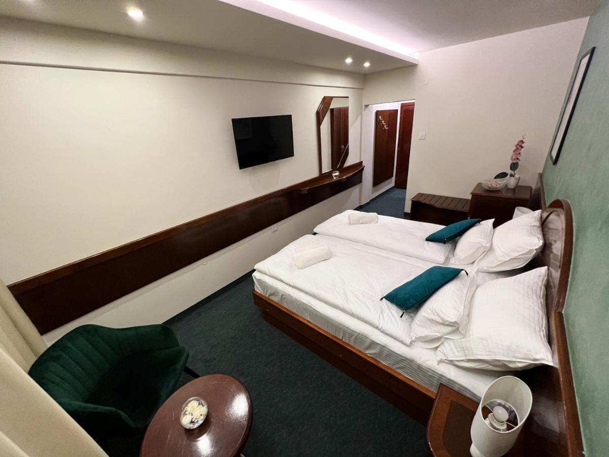 Hotel Лакташи Экстерьер фото