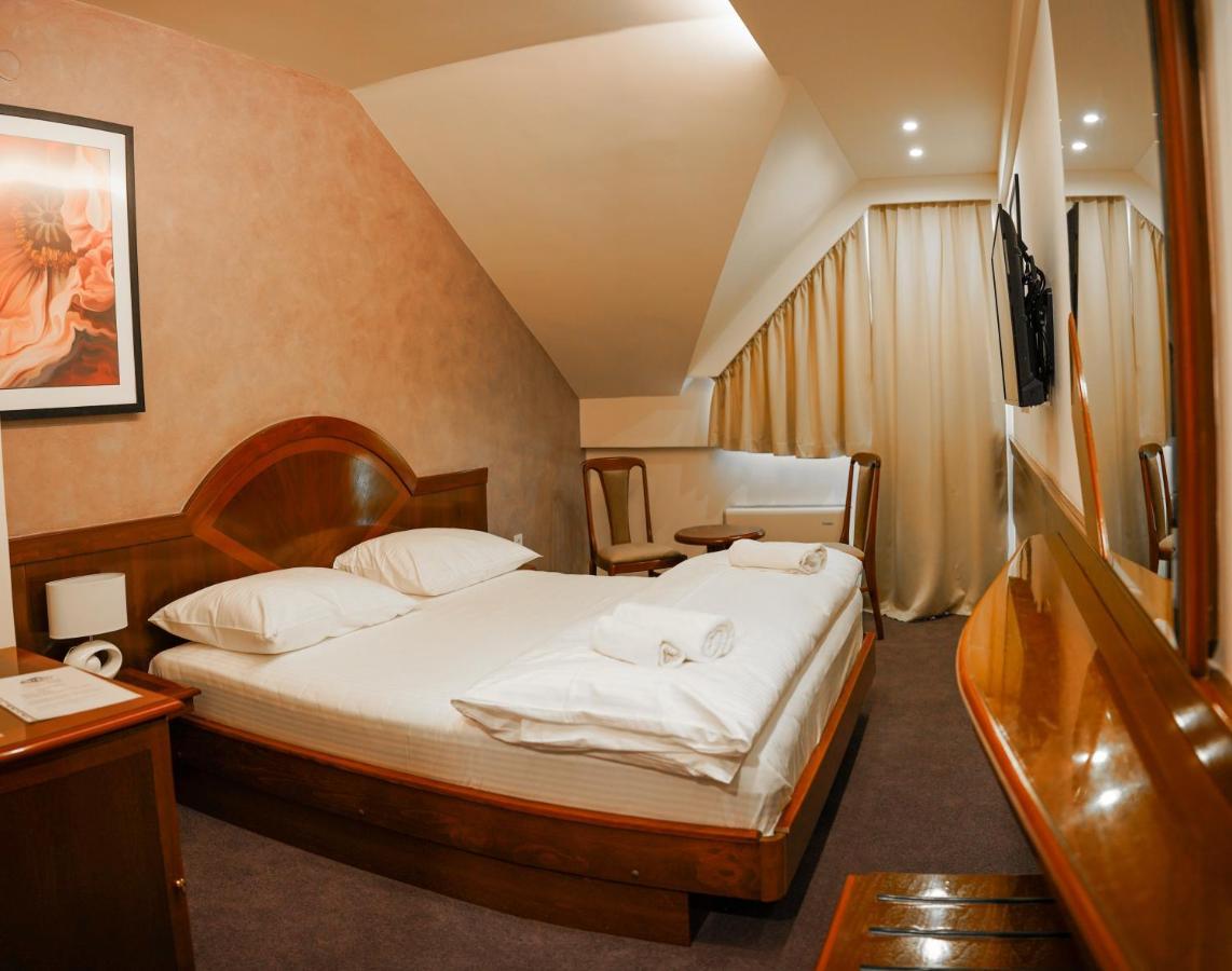 Hotel Лакташи Экстерьер фото