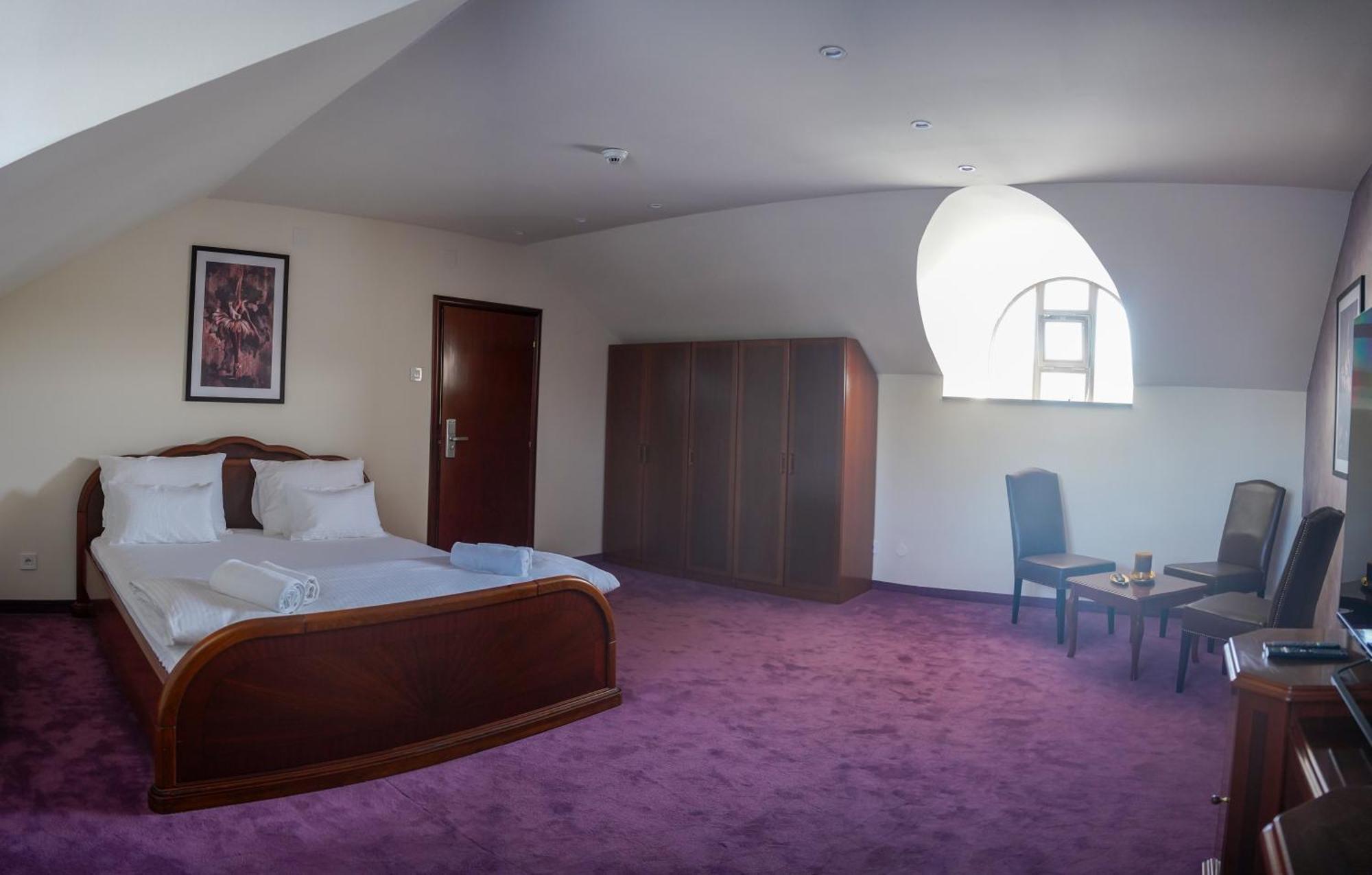 Hotel Лакташи Экстерьер фото