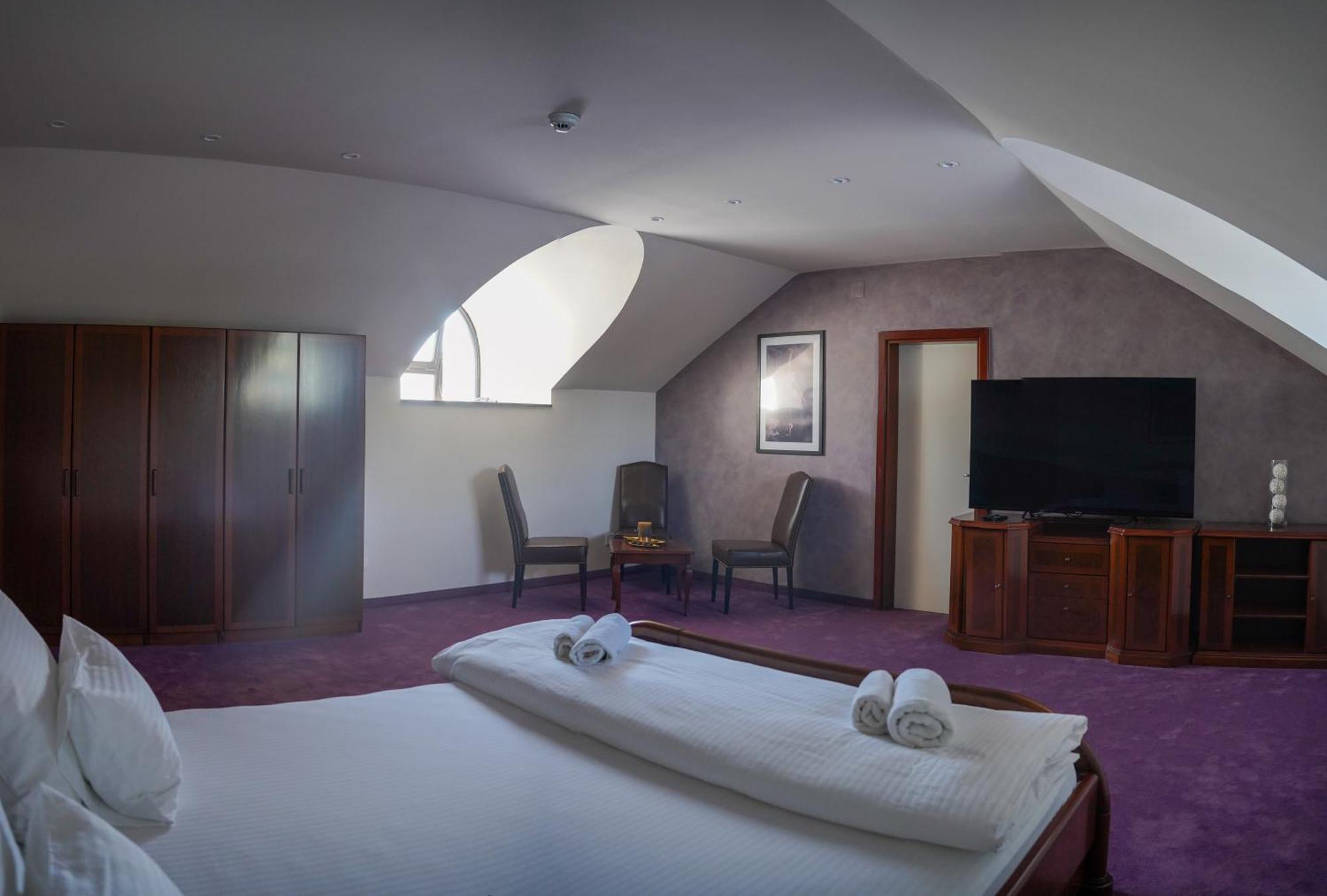 Hotel Лакташи Экстерьер фото