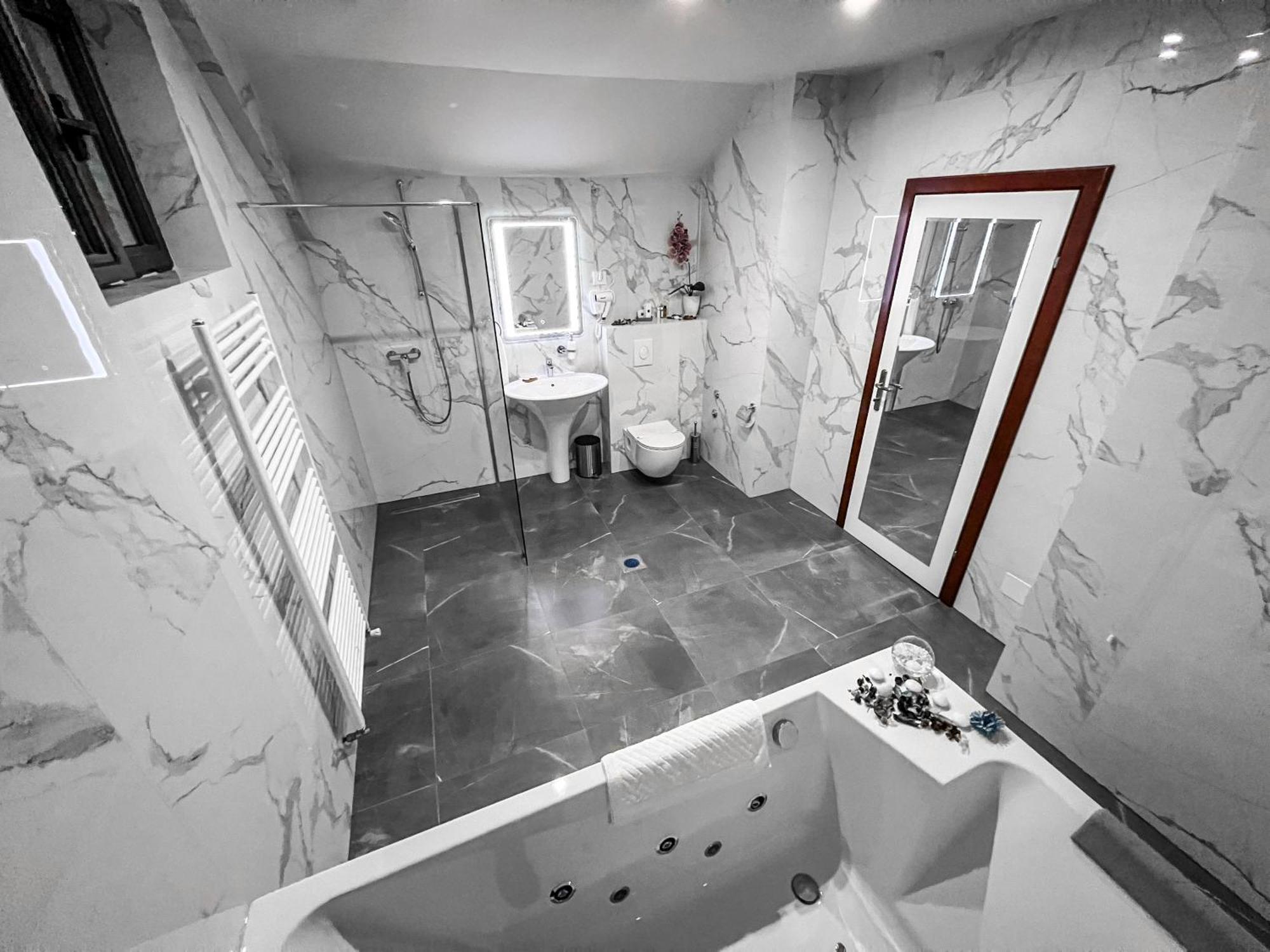 Hotel Лакташи Экстерьер фото