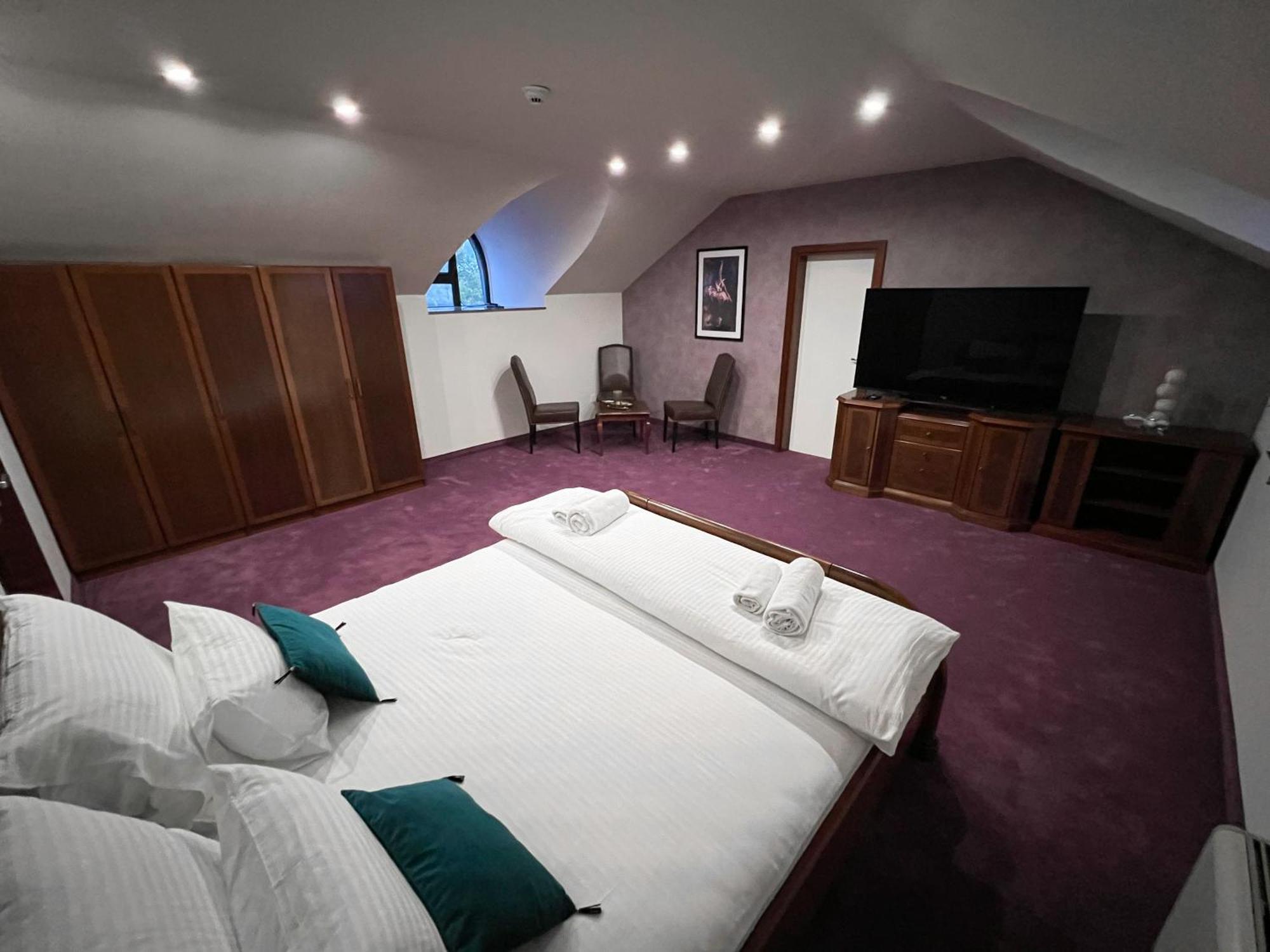 Hotel Лакташи Экстерьер фото
