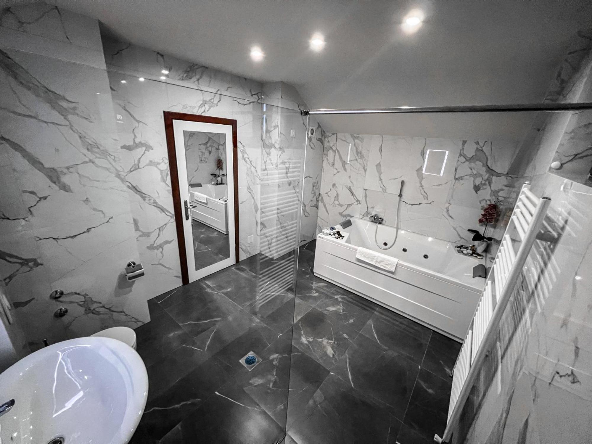 Hotel Лакташи Экстерьер фото