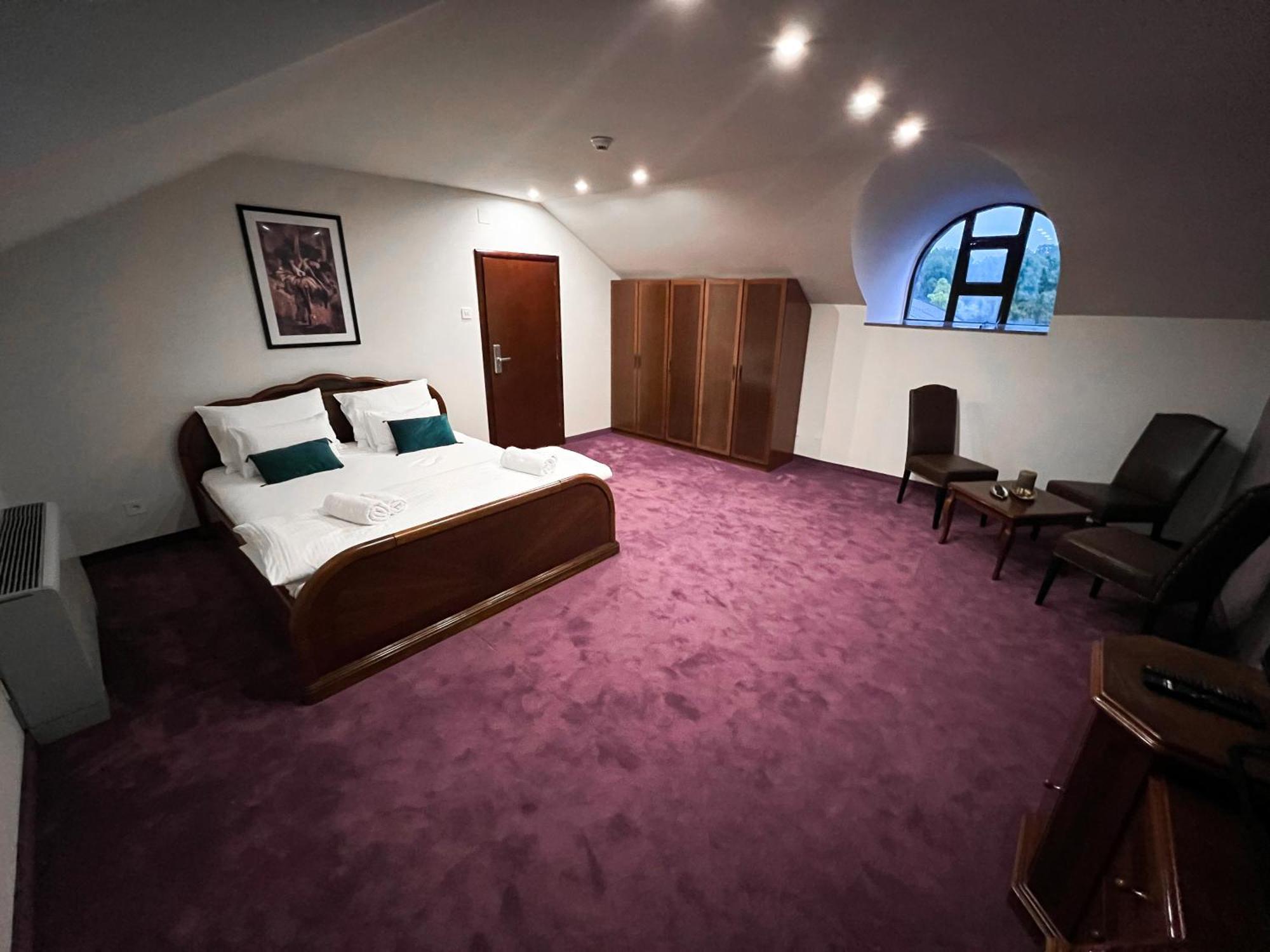 Hotel Лакташи Экстерьер фото