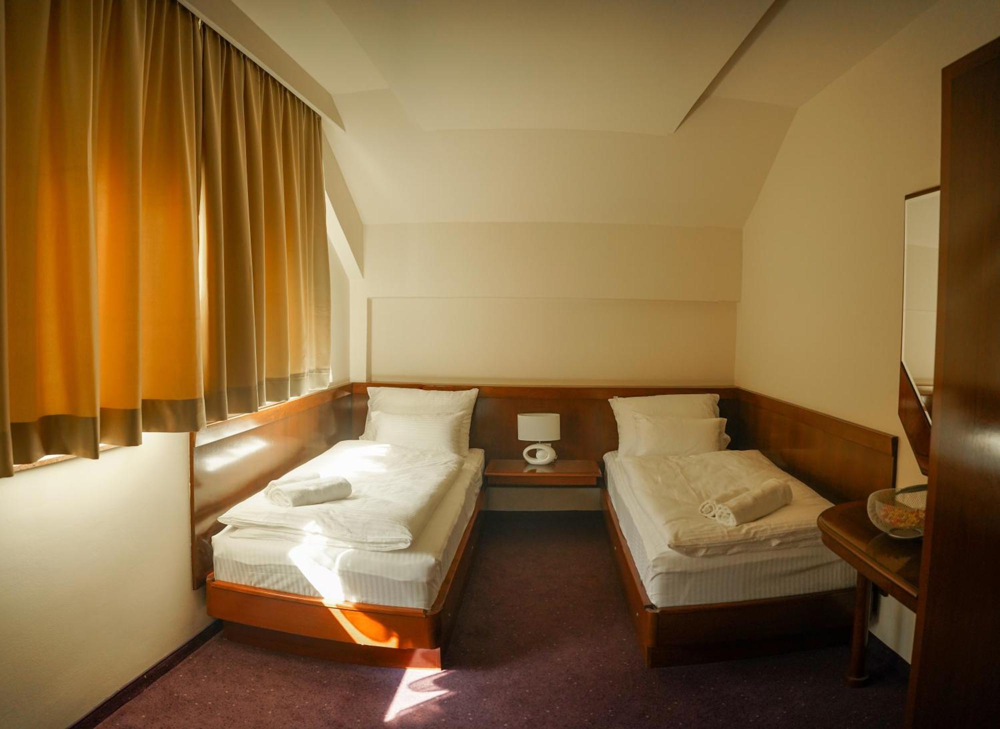 Hotel Лакташи Экстерьер фото