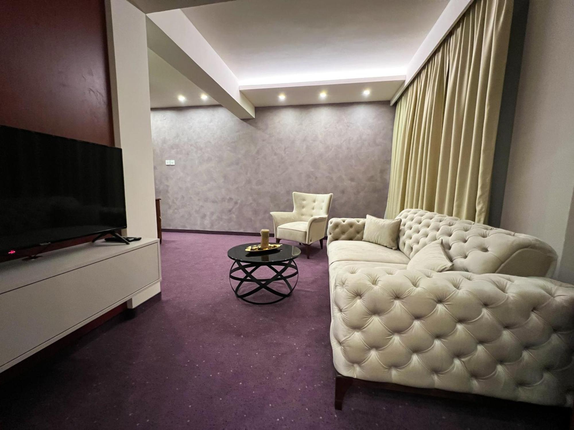 Hotel Лакташи Экстерьер фото