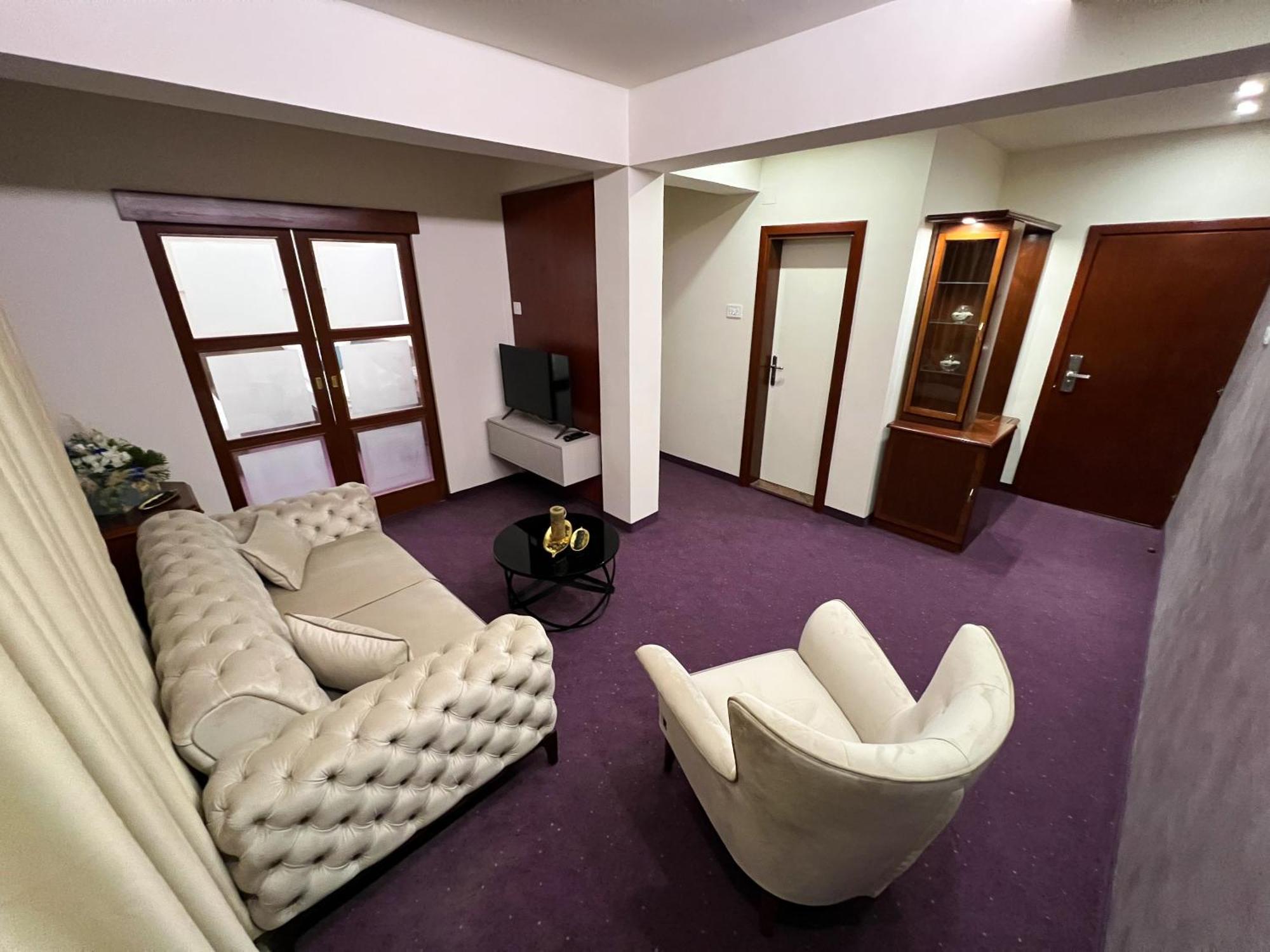 Hotel Лакташи Экстерьер фото